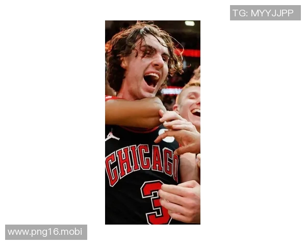 比赛看手机？杜兰特点评Shams：比赛的时候能不能有点尊重？